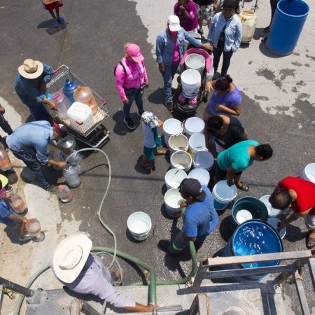 Monterrey descubre la escasez de agua: “Huele todo a drenaje”