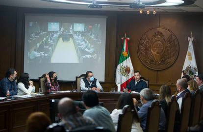  Luis Donado durante una sesión extraordinaria de cabildo.
 