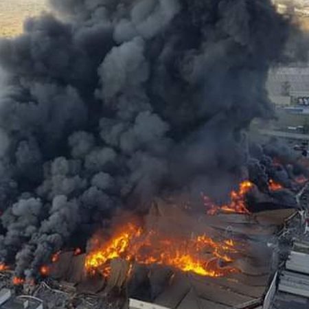 Monterrey: Un incendio consume una fábrica de plásticos en Nuevo León
