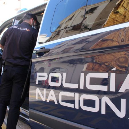 Detenido un hombre tras matar a su vecina con un cuchillo en Vigo | España
