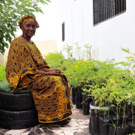 Isatu Ceesay: Una mujer de Gambia consigue hacer del plástico una fuente de riqueza | Qué mueve a… | Planeta Futuro