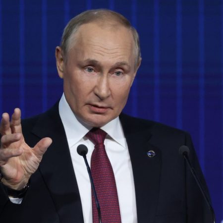 Última hora de la guerra de Ucrania, en directo | Putin advierte de que el mundo está ante “una frontera histórica, la década más peligrosa desde la II Guerra Mundial” | Internacional