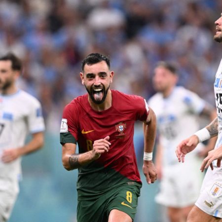 Bruno Fernandes somete a Uruguay | Mundial Qatar 2022