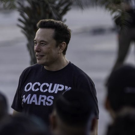 Elon Musk declara la guerra a Apple por retirar la publicidad de Twitter | Economía