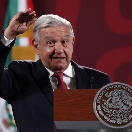 “Gastan muchísimo”: López Obrador apoya que se recorten recursos al INE y se destinen a programas sociales