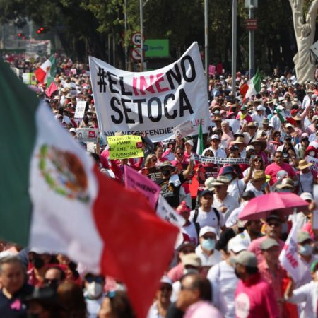 La oposición lanza su primer desafío a López Obrador en las calles