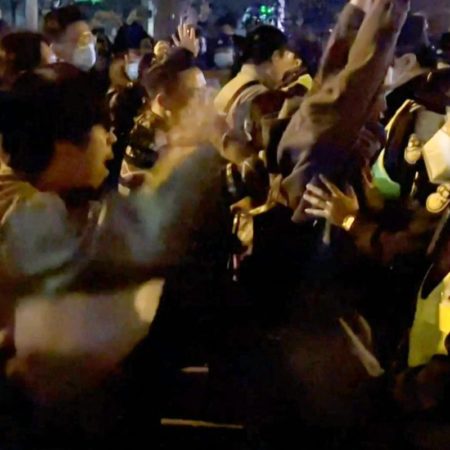 Las protestas contra las políticas de covid cero se extienden por Shanghái y otras ciudades de China | Internacional