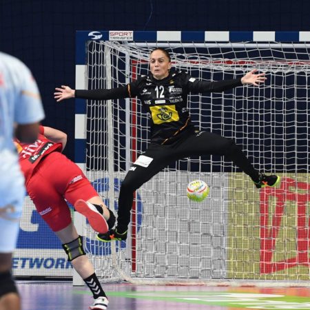 Pésimo inicio de la selección femenina de balonmano en el Europeo | Deportes