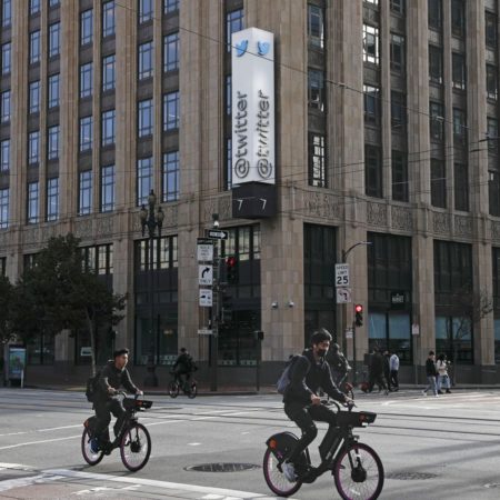 Twitter pide a algunos empleados despedidos el viernes que vuelvan a trabajar | Economía