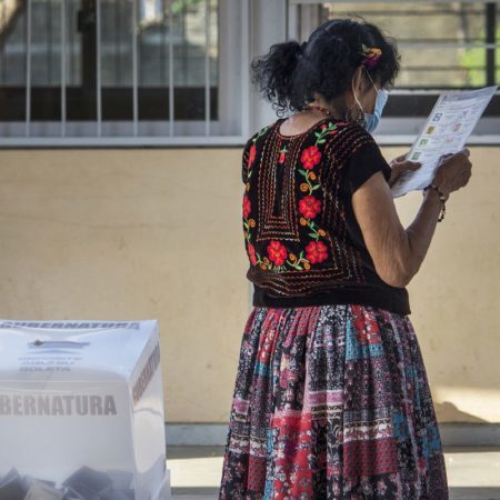 Una encuesta del propio INE muestra que la mayoría de mexicanos respalda la reforma electoral de López Obrador
