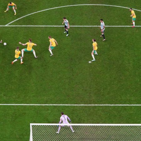 Argentina – Australia: Mundial de Qatar 2022, en directo | La Albiceleste se va al descanso con ventaja gracias a un gol de Leo Messi | Mundial Qatar 2022