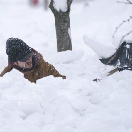 Biden aprueba la declaración de emergencia para el Estado de Nueva York por la histórica tormenta invernal | Internacional