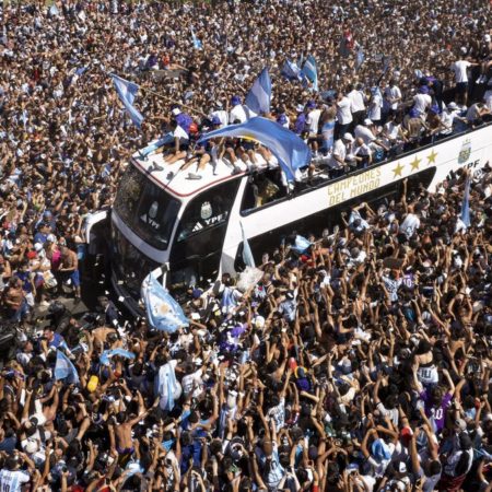El éxtasis argentino: Messi y la Selección, obligadas a sobrevolar Buenos Aires en helicóptero | Mundial Qatar 2022