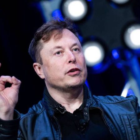 Elon Musk lanza el lunes de nuevo la suscripción a Twitter, a 8 dólares en su web y a 11 en Apple | Tecnología