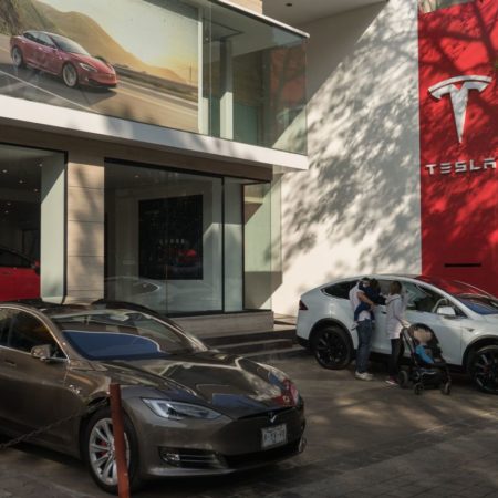 Elon Musk perfila su aterrizaje en México con una megaplanta de Tesla