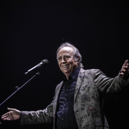 Joan Manuel Serrat: El señor que canta se va; pero Serrat se queda | Cultura