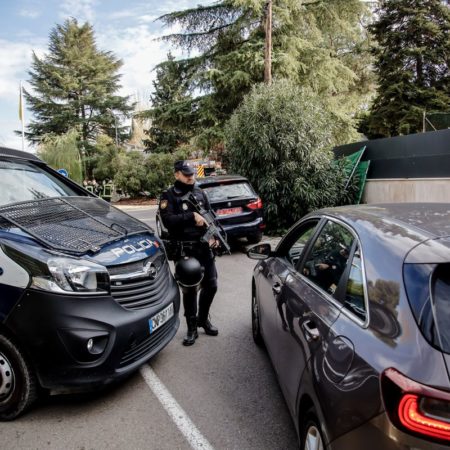 La Embajada de Ucrania recibe un paquete amenazante con sangre y un ojo de oveja | España