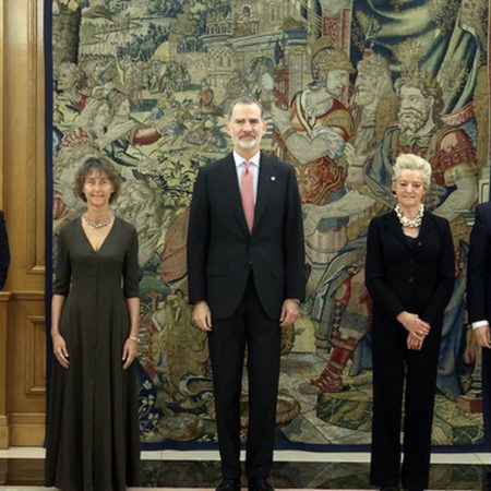 Los cuatro nuevos magistrados del Tribunal Constitucional prometen el cargo ante el Rey | España