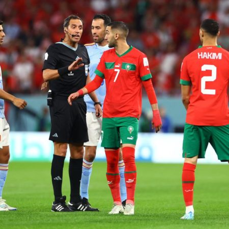 Marruecos – España: Mundial de Qatar 2022, en directo | La Roja domina en campo rival mientras la selección marroquí se repliega a la espera de cazar un contraataque | Mundial Qatar 2022