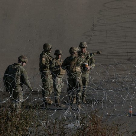 Migrantes frontera: Texas militariza el río Bravo en el cruce entre Ciudad Juárez y El Paso