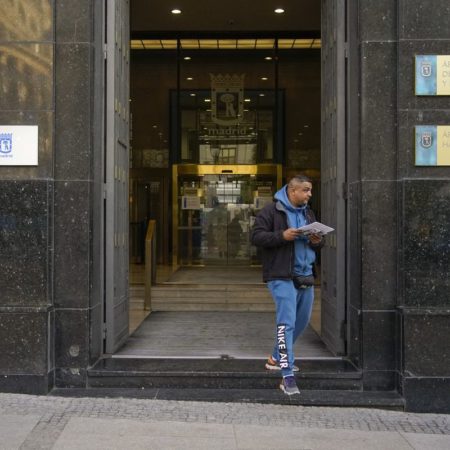Problemas en la ventanilla de los impuestos en Madrid: un nuevo sistema informático y personal sin formar en plena campaña de pago | Madrid