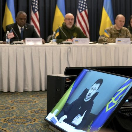 Guerra entre Ucrania y Rusia: Últimas noticias en directo | El secretario de Defensa de EE UU, sobre el envío de más armamento a Ucrania: “Es el momento de ir más allá” | Internacional