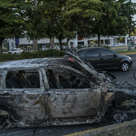 Al menos 256 automóviles fueron robados durante la captura de Ovidio Guzmán en Culiacán