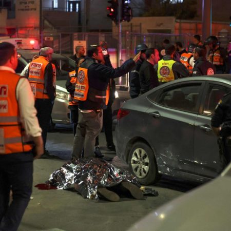 Al menos cinco muertos en un atentado en una sinagoga cerca de Jerusalén | Internacional