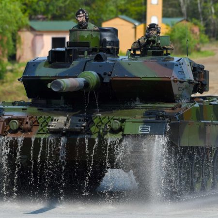 Alemania anuncia el envío “rápido” de 14 tanques Leopard 2 a Ucrania | Internacional
