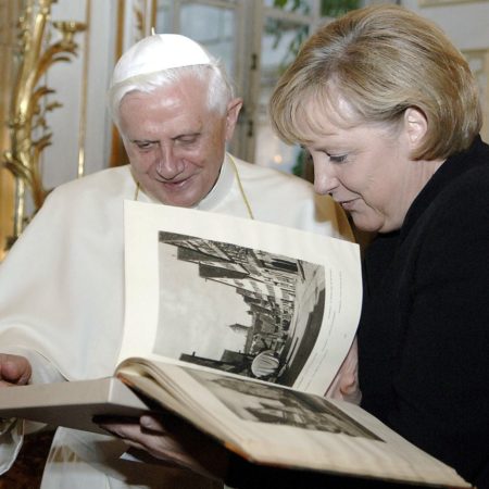 Benedicto XVI: El legado de claroscuros del primer papa alemán | Internacional