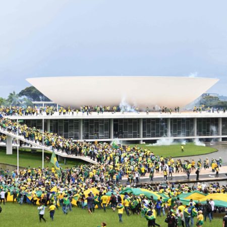 Cientos de partidarios de Bolsonaro invaden el Congreso de Brasil | Internacional