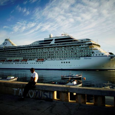 Cuatro empresas de cruceros afrontan sanciones millonarias tras usar un puerto confiscado por Cuba | Economía