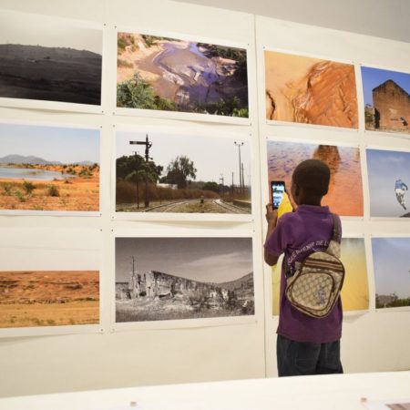 Fotografías que penden de los hilos de un país en guerra | Planeta Futuro