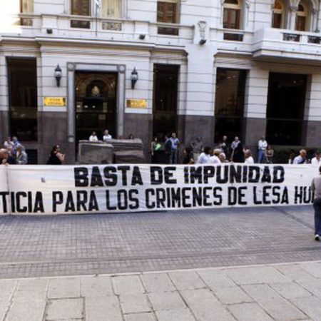 La Audiencia acuerda extraditar a Uruguay de un médico acusado de torturas que vive en España desde 1977 | España