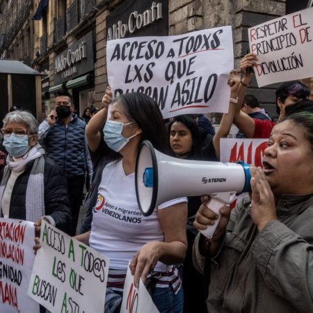 Las protestas contra las políticas migratorias de EE UU se cruzan en el camino de Biden por México