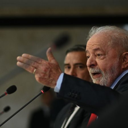 Lula acusa a militares y policías de “abrir la puerta” a los extremistas en el asalto de Brasilia | Internacional