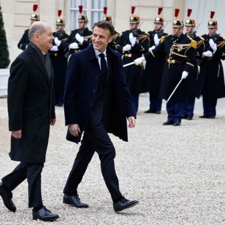 Macron y Scholz ofrecen más ayuda militar a Ucrania sin comprometerse al envío de tanques | Internacional