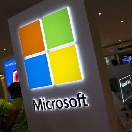 Microsoft anuncia el despido de 10.000 empleados, cerca del 5% de su plantilla | Economía
