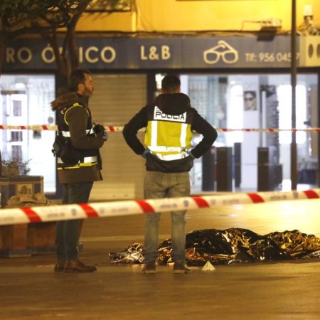 Un hombre mata a una persona y deja al menos cuatro heridos en un ataque en dos iglesias de Algeciras | España