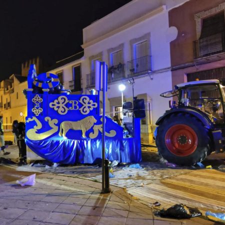 Un muerto y 12 heridos al ser arrollados por una carroza en la cabalgata en Marchena (Sevilla) | España