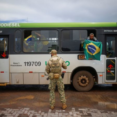 ¿Por qué la policía militar escoltó a los asaltantes de Brasilia? | Internacional