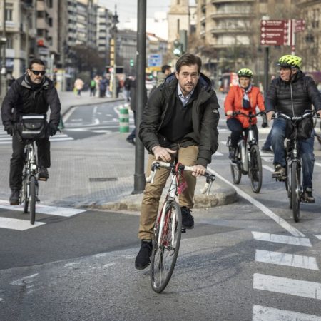 Cobrar 800 euros al año por ir en bici al trabajo: en Países Bajos y Francia ya se hace, en España todavía es una idea | Clima y Medio Ambiente