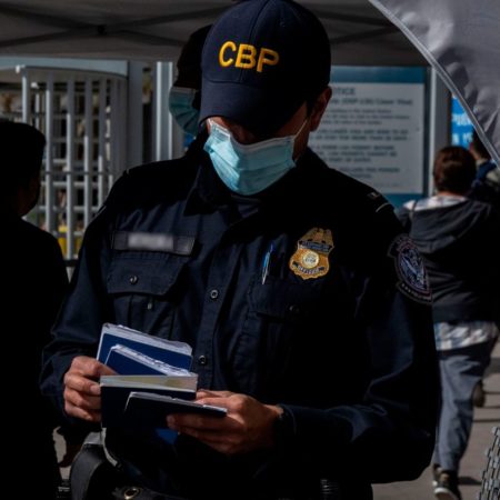 Despedido un agente fronterizo estadounidense por acosar sexualmente a mujeres mexicanas