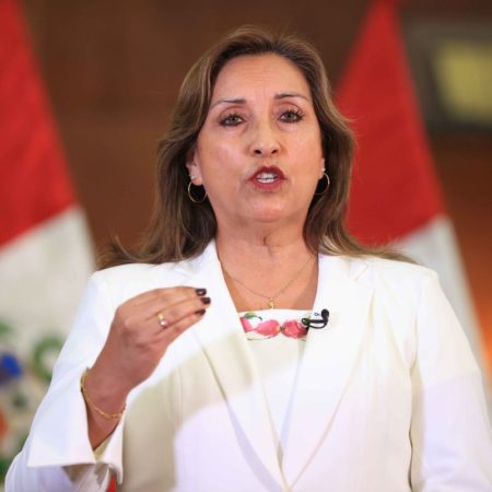 Dina Boluarte ordena el retiro definitivo del embajador de Perú en México