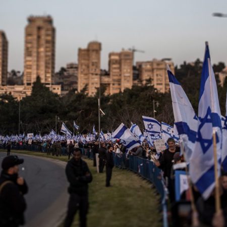 La polémica reforma judicial en Israel echa a andar entre protestas frente al Parlamento | Internacional