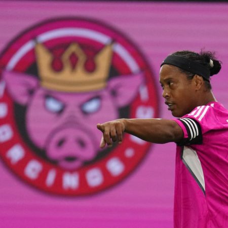 Ronaldinho se vuelve a vestir de corto en la Kings League: “Que salga otro, yo no voy a estar corriendo” | Deportes
