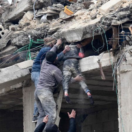 Terremoto en Turquía y Siria, últimas noticias en directo | El seísmo causa más de 1.800 muertos y derriba más de 3.200 edificios en ambos países | Internacional