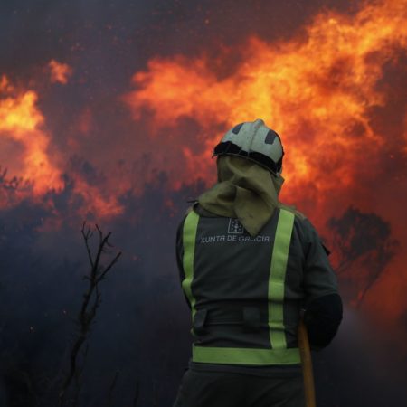 Baleira: Un incendio en Lugo arrasa 1.100 hectáreas y Asturias registra 95 focos simultáneos en 35 concejos | España