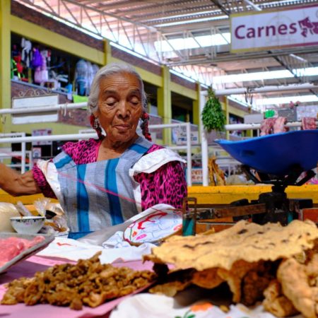 El Congreso mexicano busca que más adultos mayores trabajen de manera formal después de los 60 años