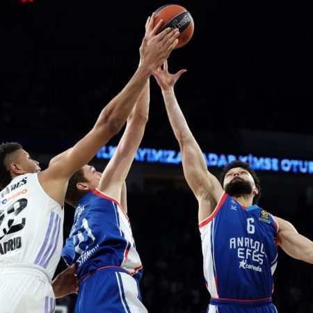 El Madrid sucumbe ante el Anadolu Efes en un partido loco | Deportes